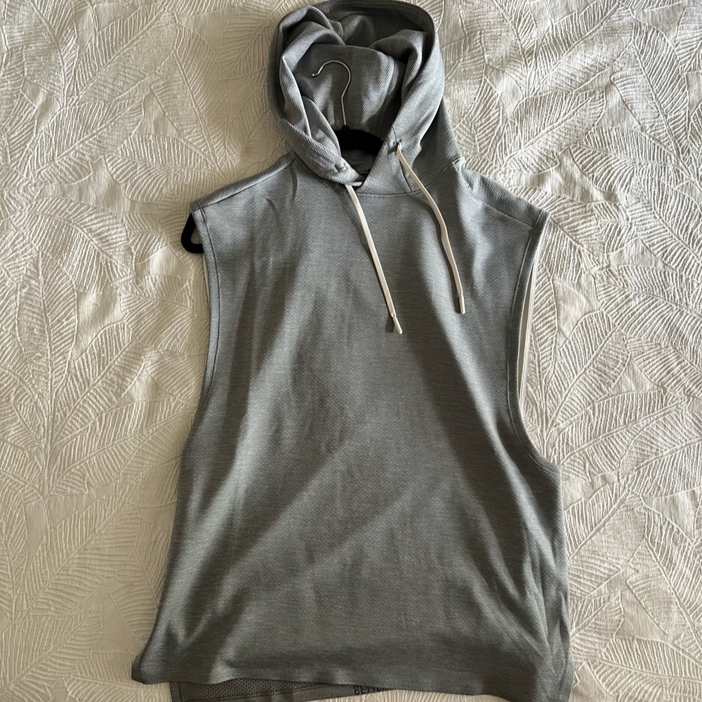 LULULEMON BREAKING BOUNDS SLEEVELESS HOODIE (M)